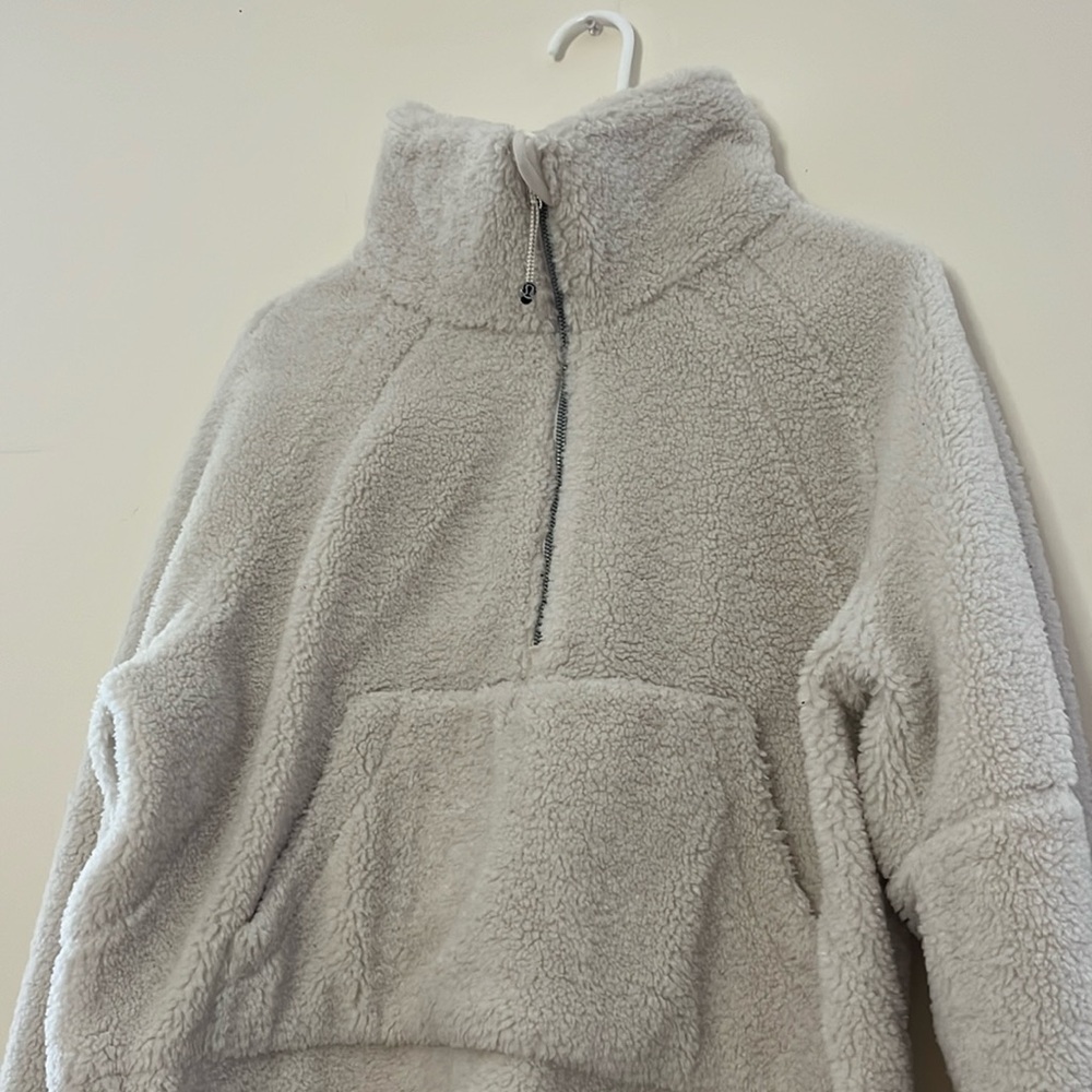 Opal white fleece lululemon scuba M/L